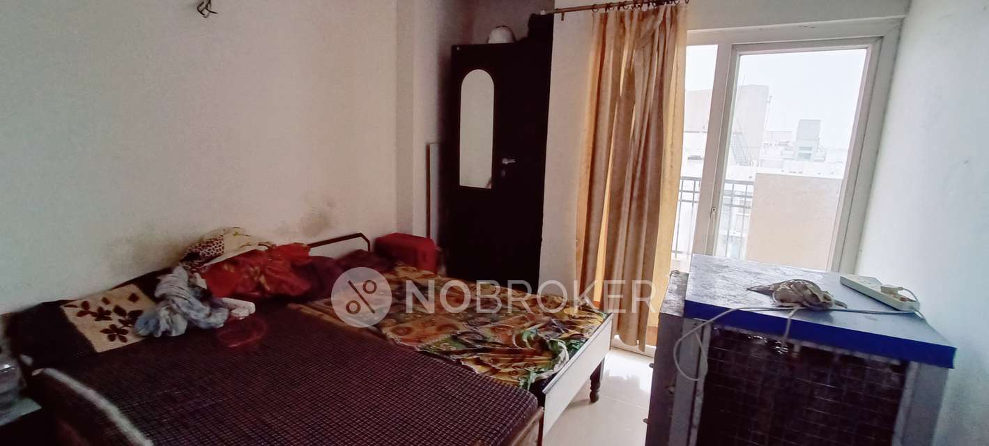 Shared Room for Male In 2 BHK  In Ajnara Le Garden In Sector 16