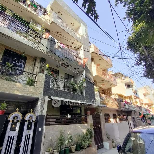 2 BHK Flat In Karampura For Sale  In Karam Pura