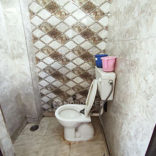 2 BHK Flat In Karampura For Sale  In Karam Pura