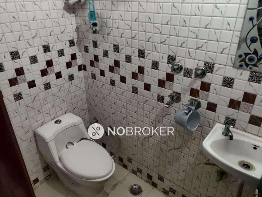 2 BHK Flat In Standalone Building  For Sale  In Dev Kunj