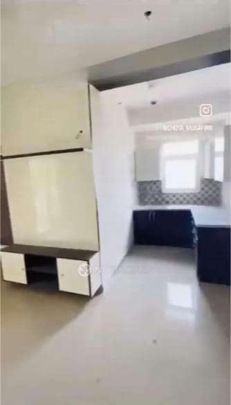 2 BHK Flat In Mahagun Mantraa Ii For Sale  In Sector 10