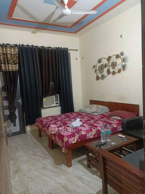 2 BHK Flat In Parsvnath Exotica Extension for Rent  In Sector 53