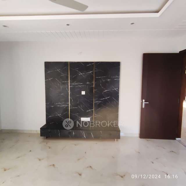 4 BHK Flat For Sale  In Sector 67
