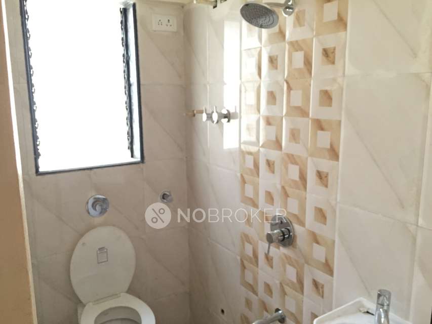 2 BHK Flat In Shivprasad Chs For Sale  In Kandivali West