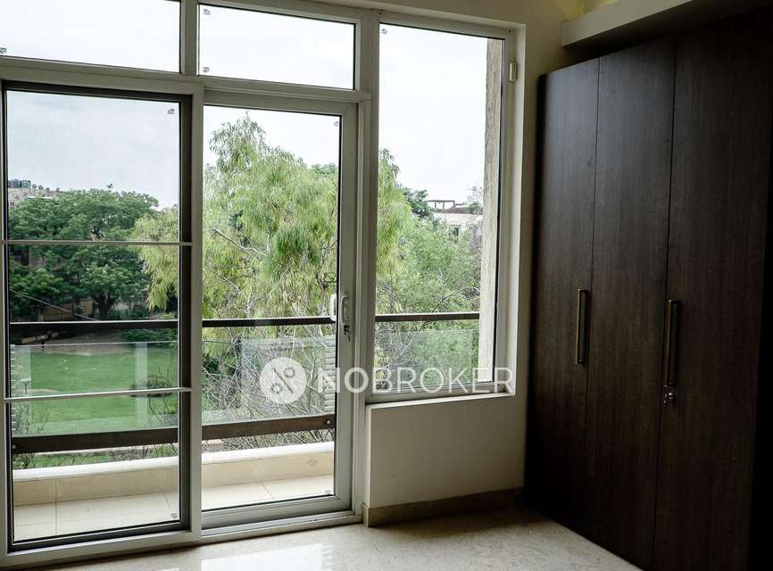 4 BHK Flat For Sale  In Panchsheel Park