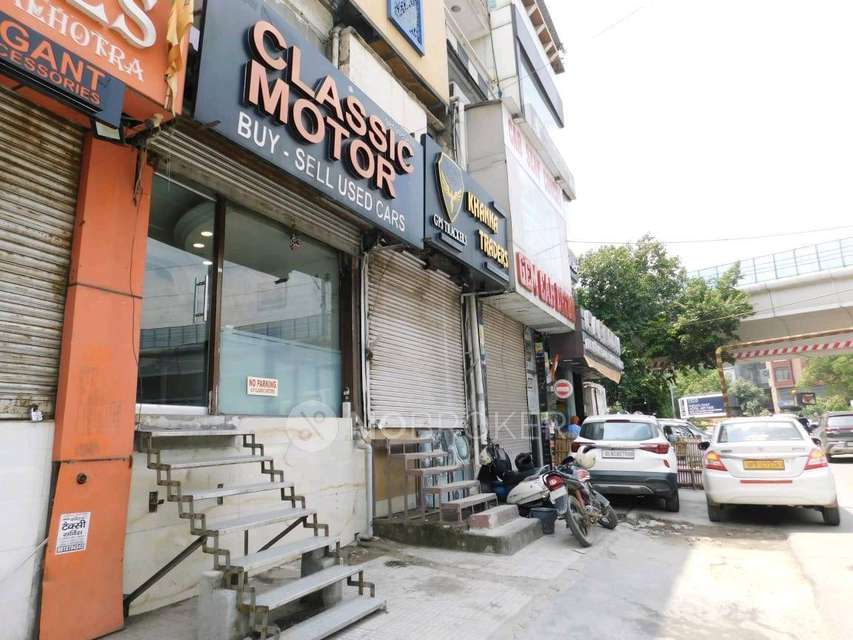 Shop in Lajpat Nagar, Delhi for sale 