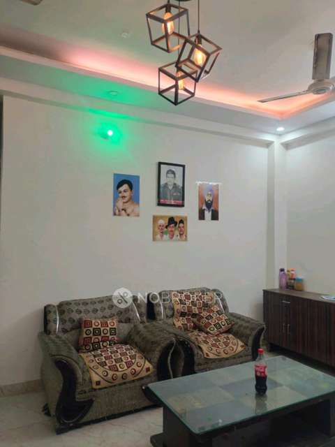 PG for Girls in Nawada Gulab Bagh Market