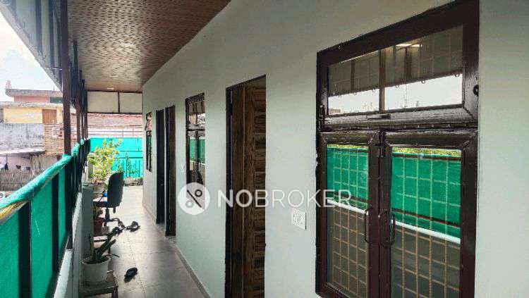 4 BHK Flat In Standalone Building  For Sale  In  Mukherjee Nagar