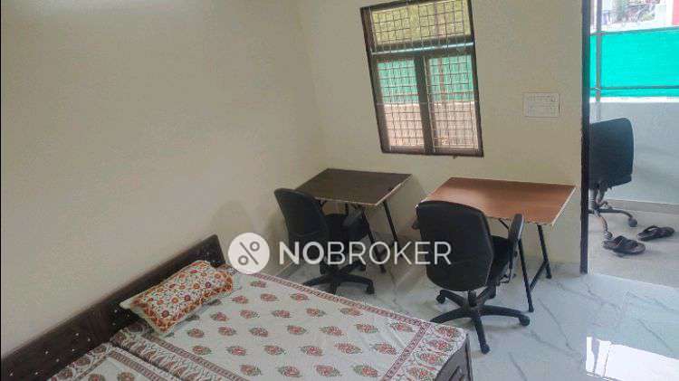 4 BHK Flat In Standalone Building  For Sale  In  Mukherjee Nagar