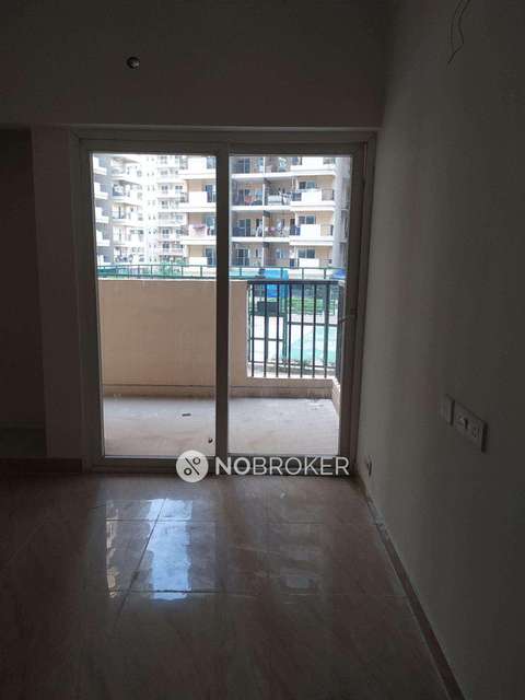 2 BHK Flat In Gaur City 2 14th Avenue For Sale  In  Chipyana Khurd Urf