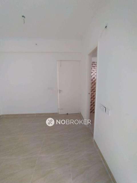 2 BHK Flat In Gaur City 2 14th Avenue For Sale  In  Chipyana Khurd Urf