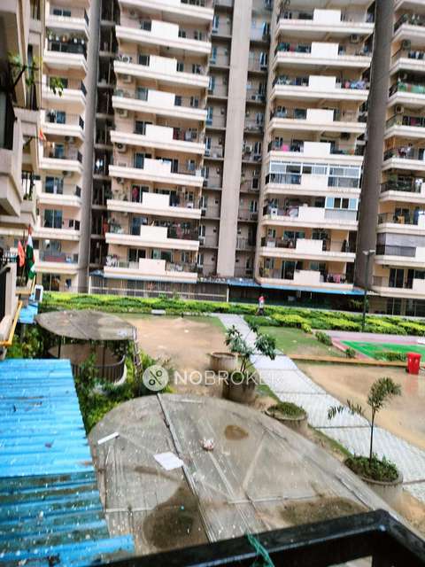 2 BHK Flat In Gaur City 2 14th Avenue For Sale  In  Chipyana Khurd Urf