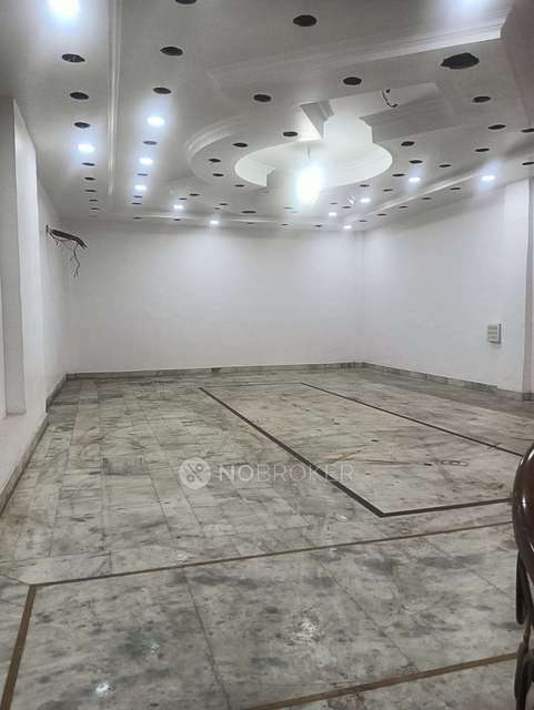 Showroom in Teliwara, Shahdara, Delhi for Rent 