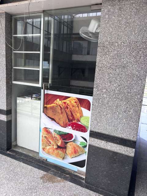 Shop in Gaur City 1, Greater_noida for sale 