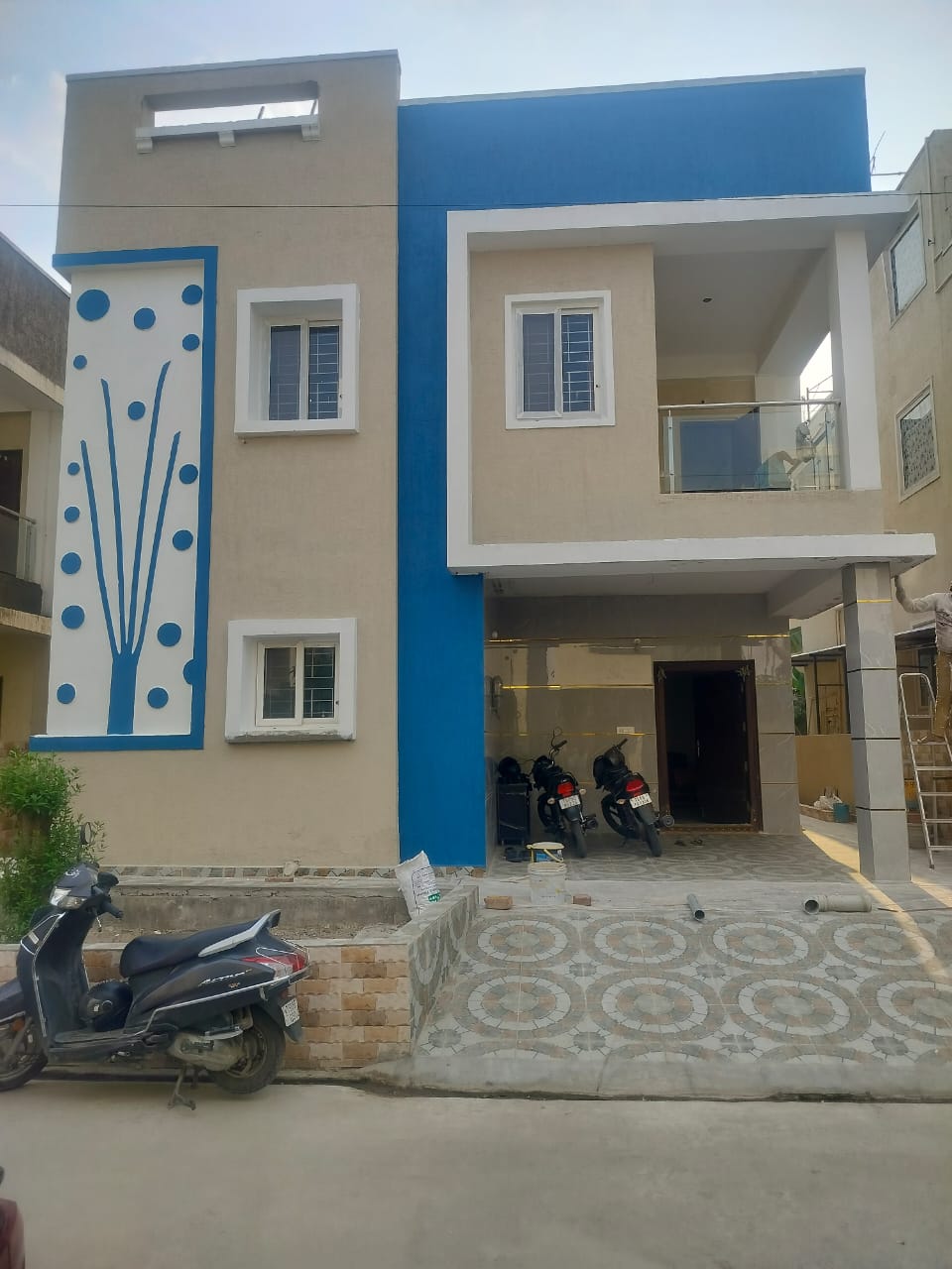 APR Praveen's Luxuria