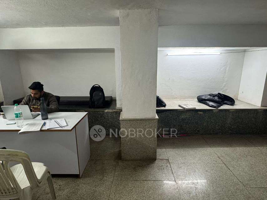 Shop in New Friends Colony, Delhi for Rent 