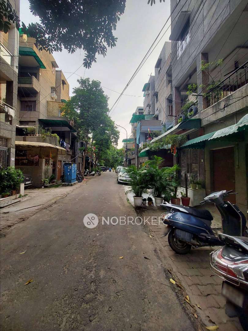 DDA MIG Flats Shalimar Bagh Without Brokerage Semifurnished 2 BHK