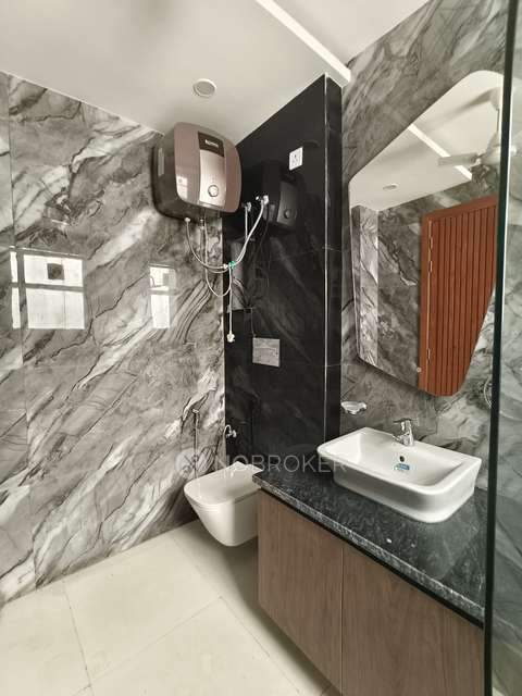 4+ BHK Flat For Sale  In G Block Park