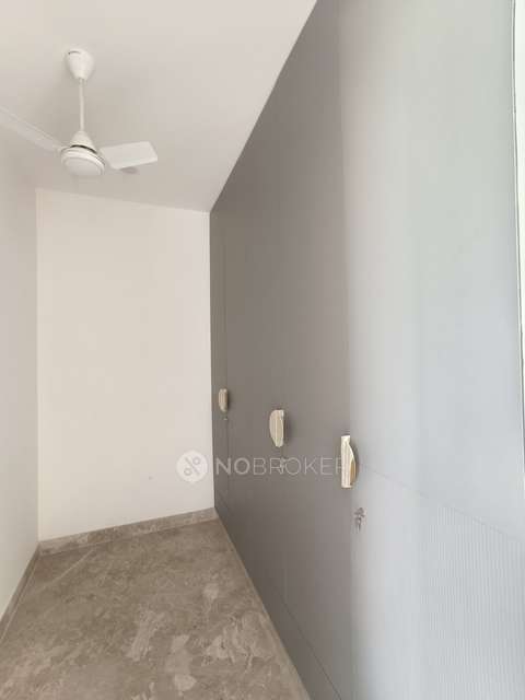 4+ BHK Flat For Sale  In G Block Park