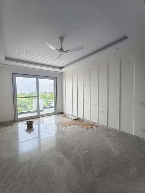 4+ BHK Flat For Sale  In G Block Park