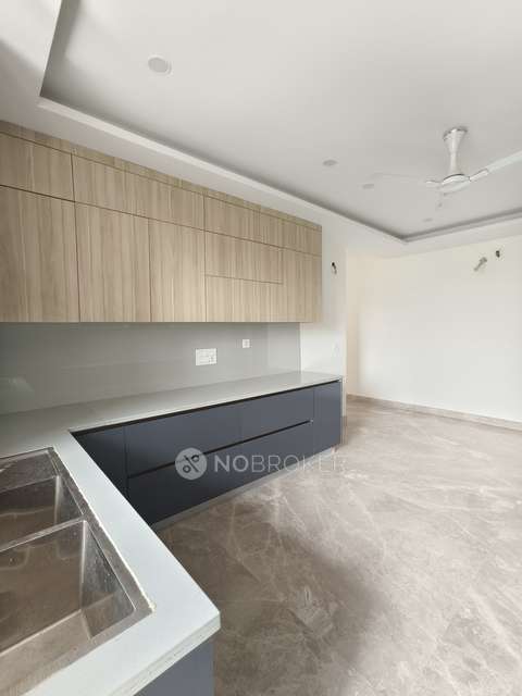 4+ BHK Flat For Sale  In G Block Park