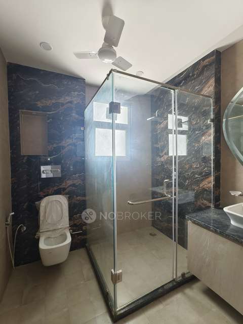 4+ BHK Flat For Sale  In G Block Park