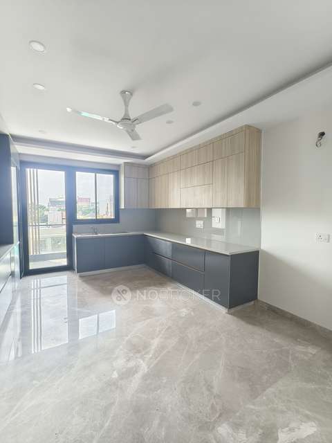 4+ BHK Flat For Sale  In G Block Park