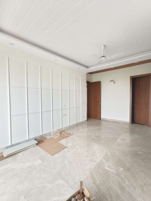 4+ BHK Flat For Sale  In G Block Park
