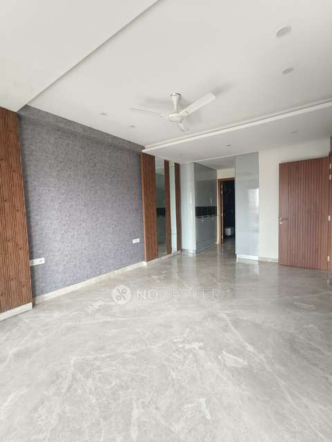 4+ BHK Flat For Sale  In G Block Park