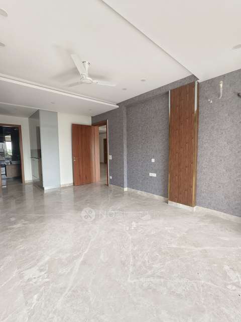 4+ BHK Flat For Sale  In G Block Park