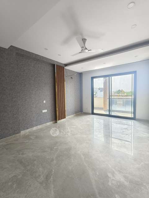 4+ BHK Flat For Sale  In G Block Park