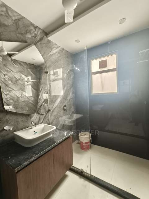 4+ BHK Flat For Sale  In G Block Park