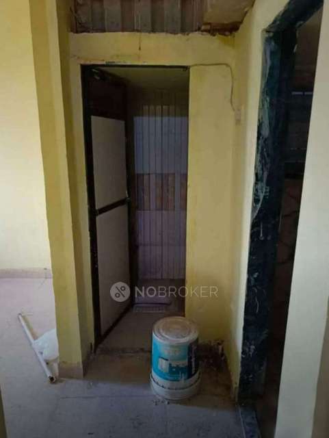 1 BHK Flat In Poojari Building For Sale  In Nalasopara East