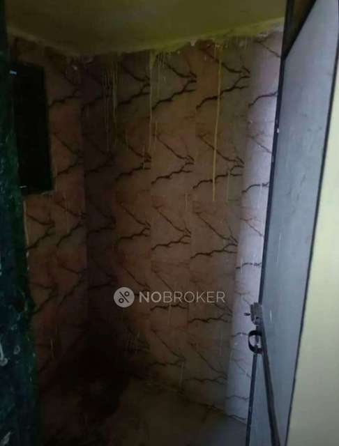 1 BHK Flat In Poojari Building For Sale  In Nalasopara East