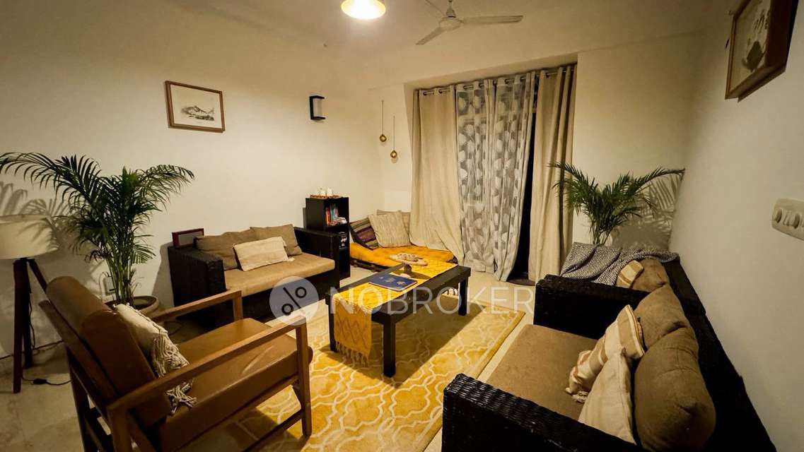 Single Room for Female In 3 BHK  In Parsvnath Greenville In Sector 48