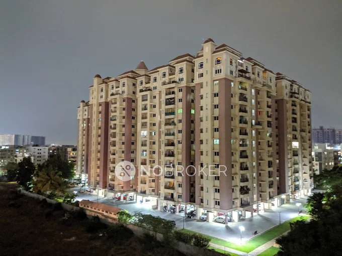 Single Room for Male In 3 BHK  In Aparna Towers In Gachibowli