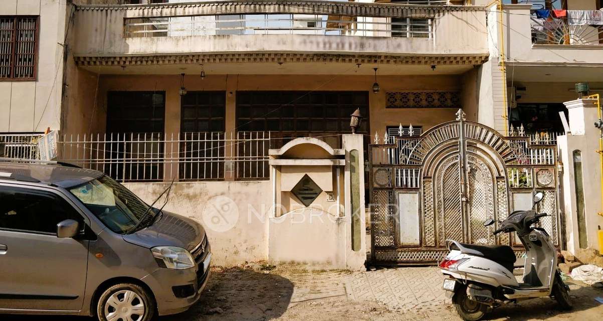 Plot For Sale  In Sector 16