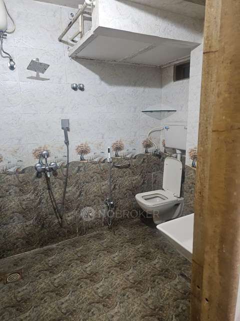 2 BHK Flat In Krishna Godavari Chs, Malad East For Sale  In Malad East