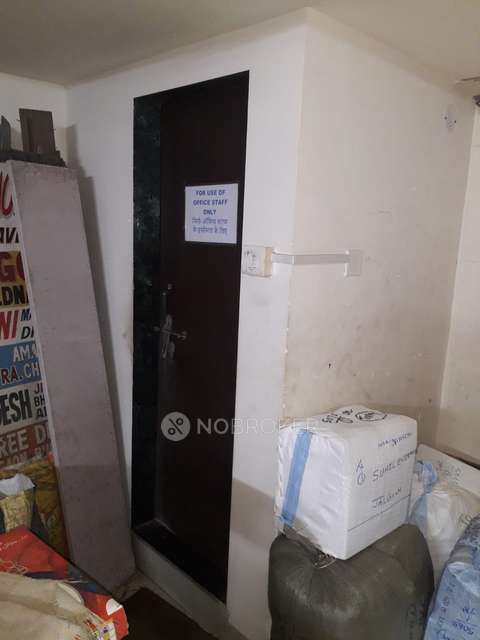 Shop in Crawford Market, Mumbai for sale 