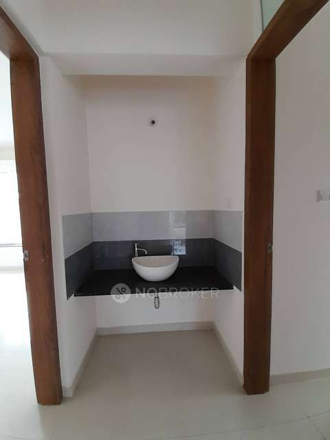 Commercial Property in Model Colony, Shivaji Nagar, Pune for sale 