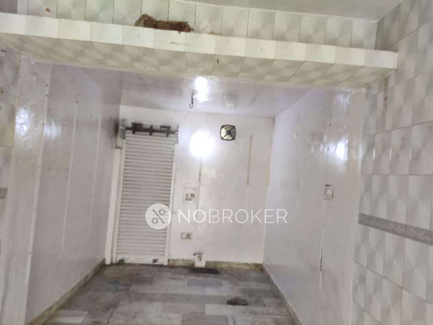 Shop in Pitampura, Delhi for sale 