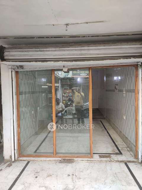 Shop in Pitampura, Delhi for sale 