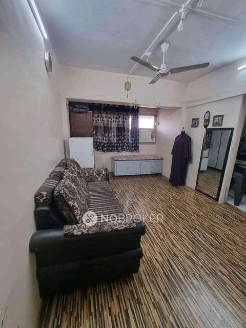 1 BHK Flat In Madinatul Aman Apartments, Lbs Marg For Sale  In Kurla