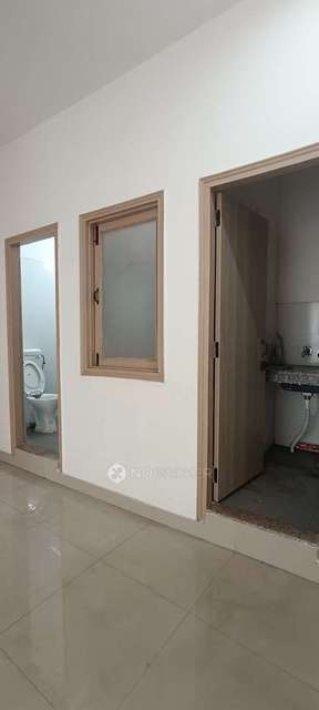 Commercial Property in Sector 52, Noida for sale 