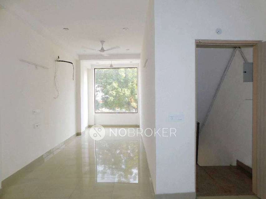 Commercial Property in Sector 52, Noida for sale 