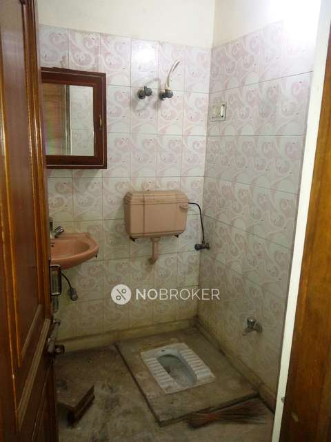 2 BHK Flat In Builder Floor For Sale  In Inderpuri