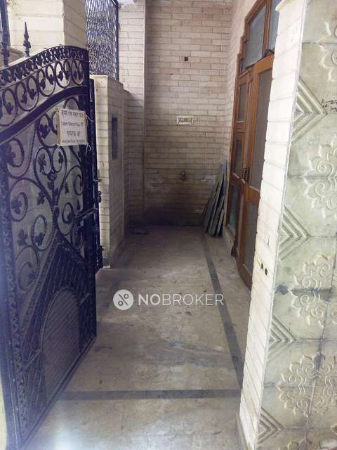 2 BHK Flat In Builder Floor For Sale  In Inderpuri