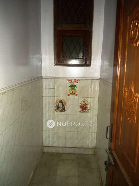 2 BHK Flat In Builder Floor For Sale  In Inderpuri