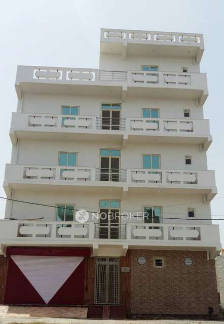 4+ BHK Flat In Babujee Building  For Sale  In Chipiyana Buzurg