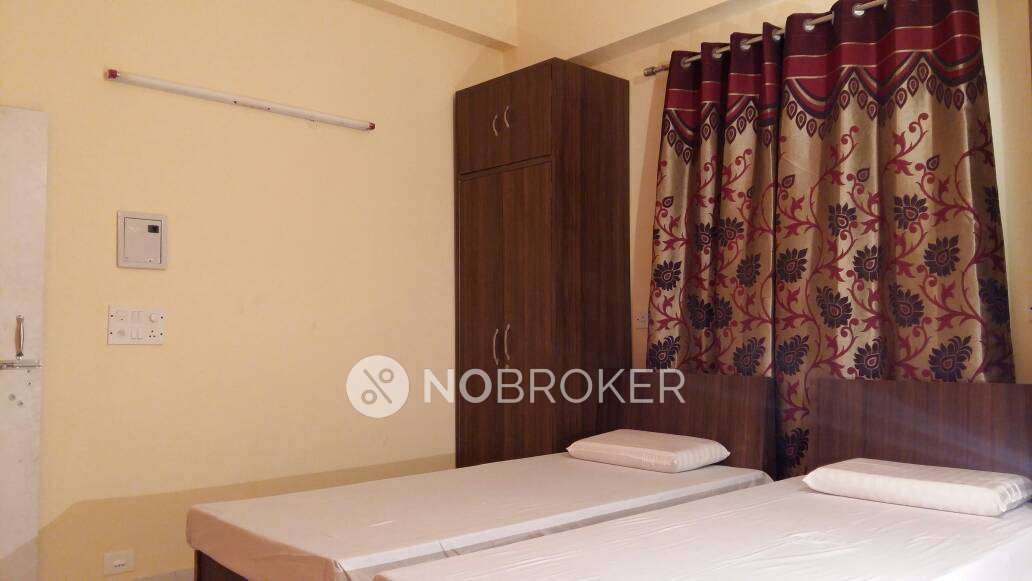 4+ BHK Flat In Babujee Building  For Sale  In Chipiyana Buzurg